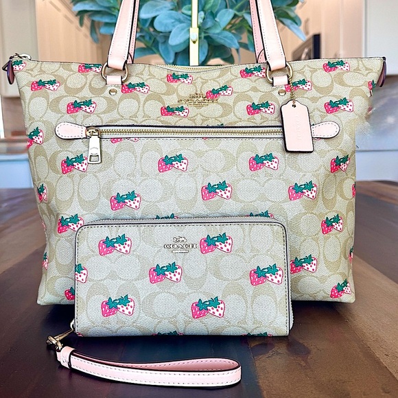 Coach Gallery Tote In Signature Canvas With Strawberry Print & Matching Wallet - Picture 1 of 15